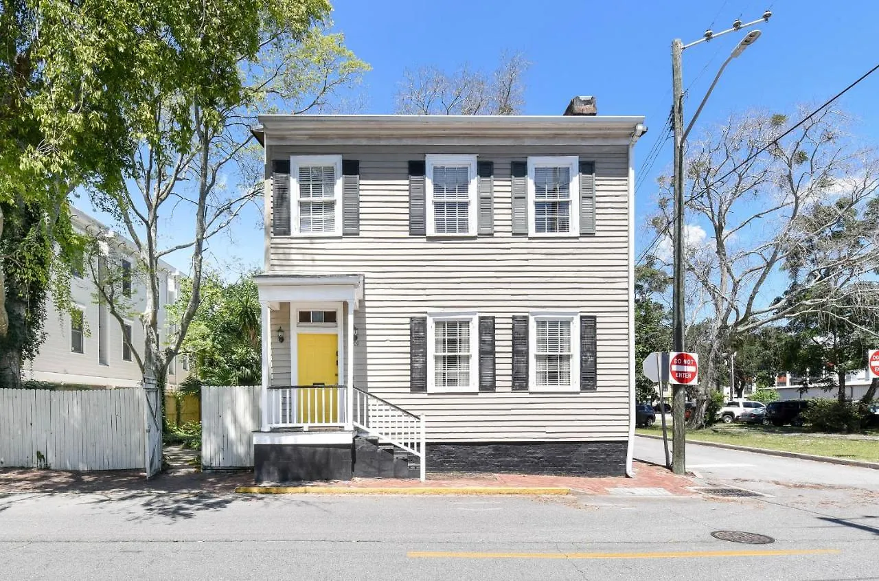 Savannah Canvas Cottage Off St Parking Daire