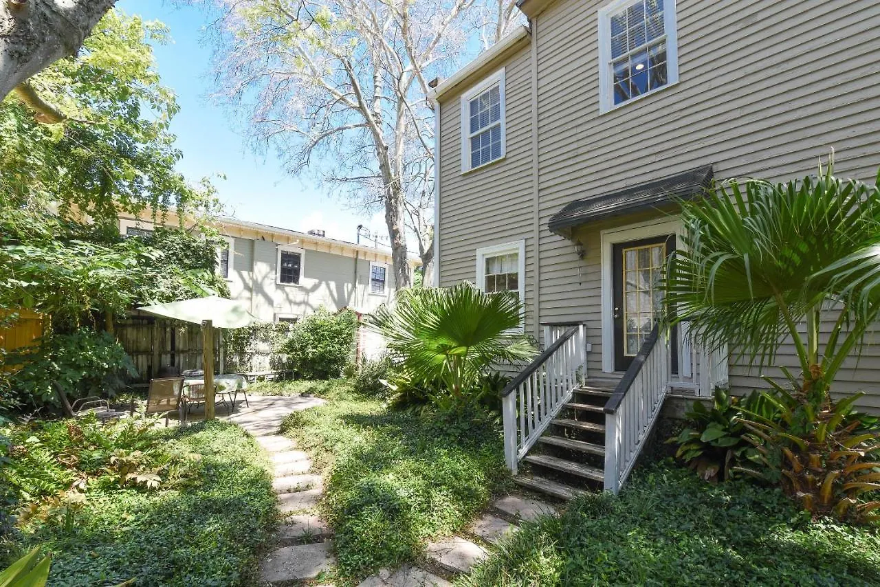 Savannah Canvas Cottage Off St Parking Daire