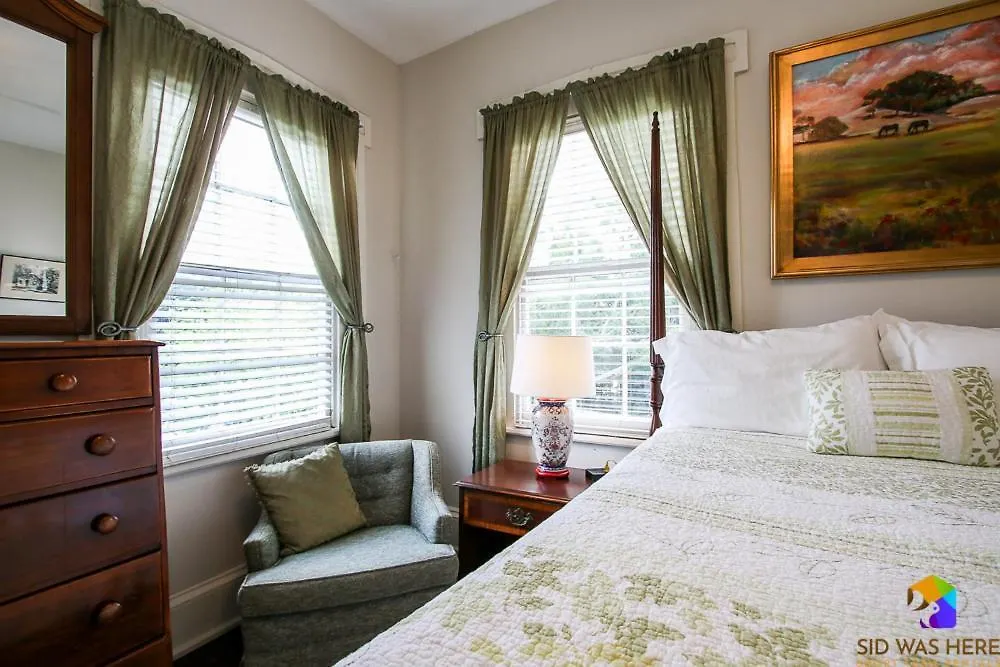 Savannah Canvas Cottage Off St Parking Daire