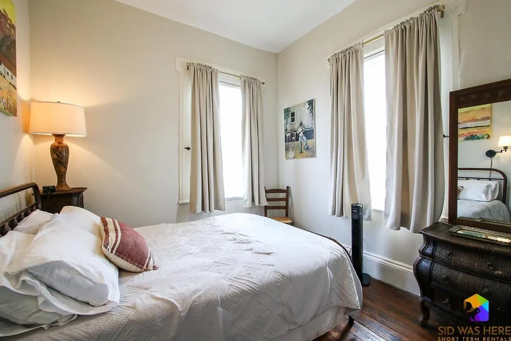 Savannah Canvas Cottage Off St Parking Daire