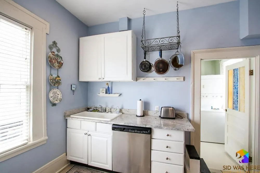 Savannah Canvas Cottage Off St Parking Daire