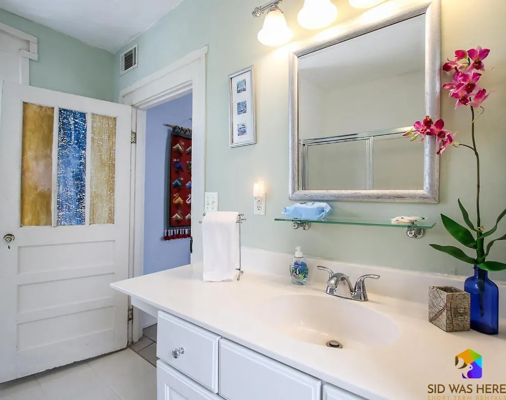 Savannah Canvas Cottage Off St Parking Daire