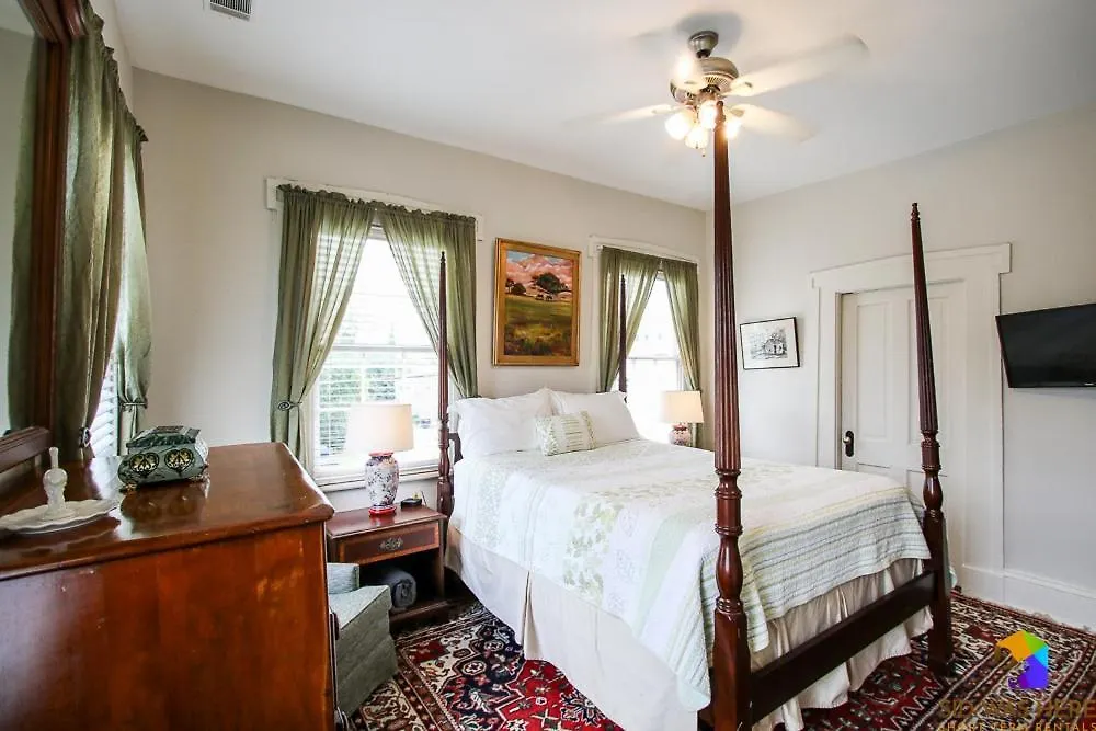 Savannah Canvas Cottage Off St Parking 0*,  ABD
