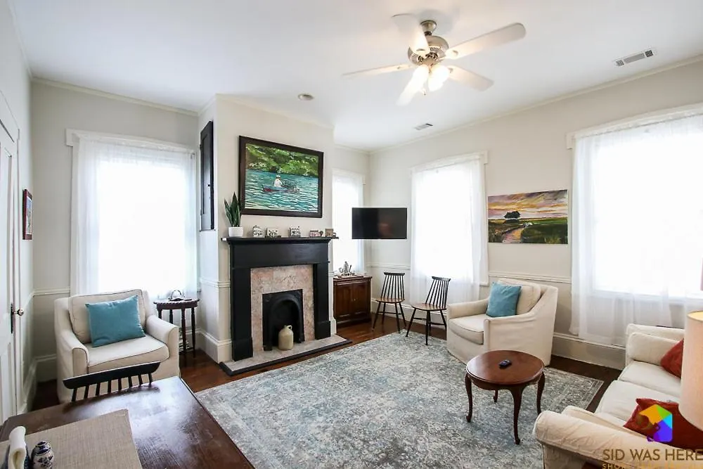 Savannah Canvas Cottage Off St Parking