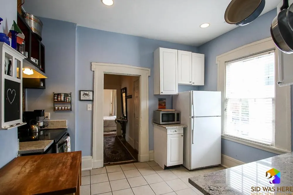 Savannah Canvas Cottage Off St Parking