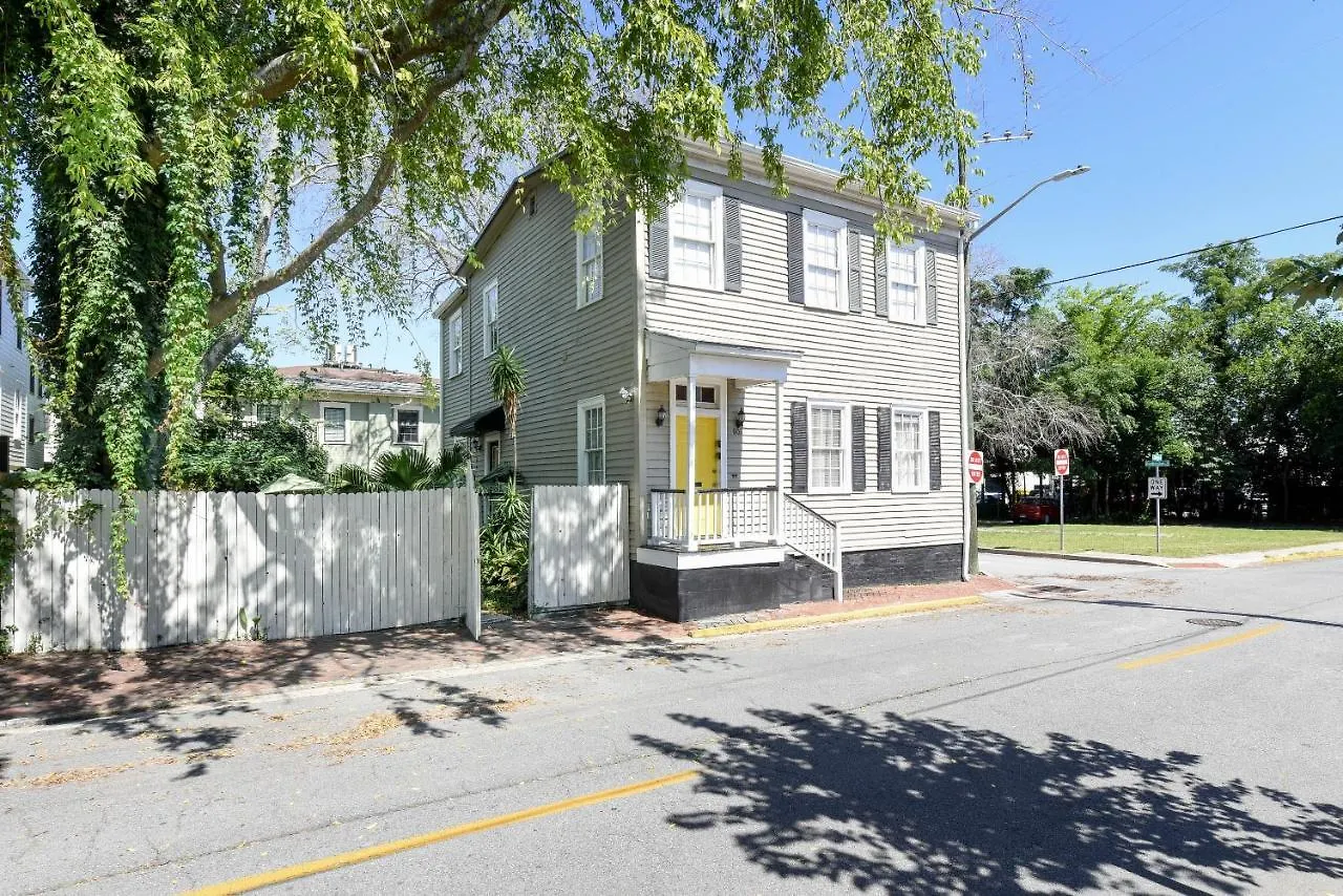 Savannah Canvas Cottage Off St Parking 0*,  USA