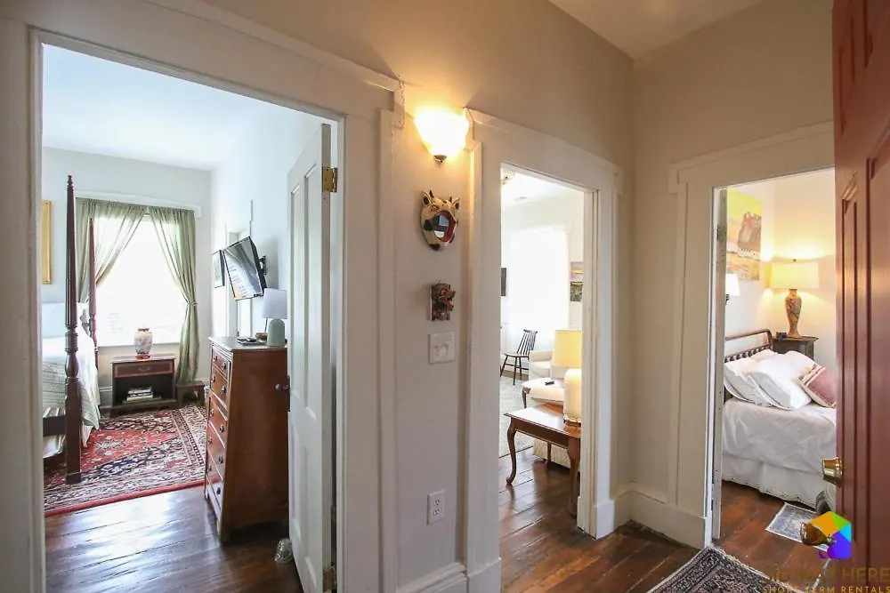 Savannah Canvas Cottage Off St Parking