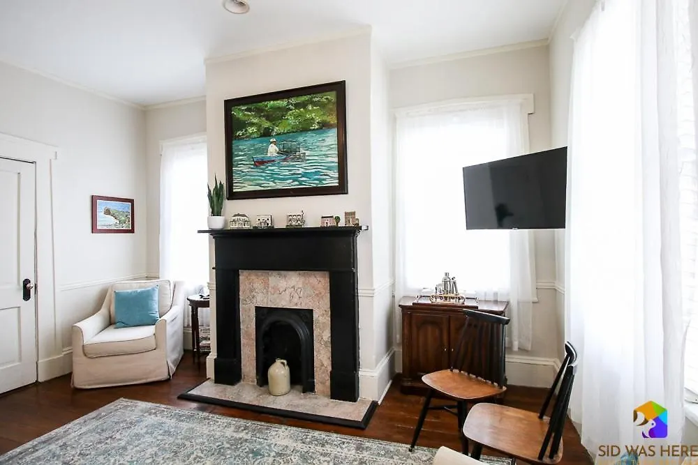 Savannah Canvas Cottage Off St Parking 0*,