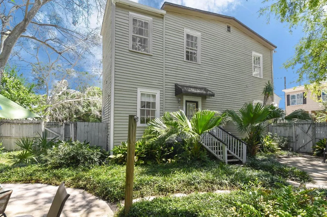 Savannah Canvas Cottage Off St Parking 0*,